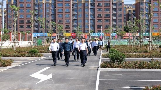 新鲜！滕州城西振兴路建设了一个游园停车场