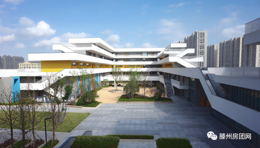滕州一中高铁分校教学楼封顶 项目工程预计7月底竣工验收(图5)